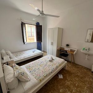 Youth Hostel - Central And Basic Drassanes